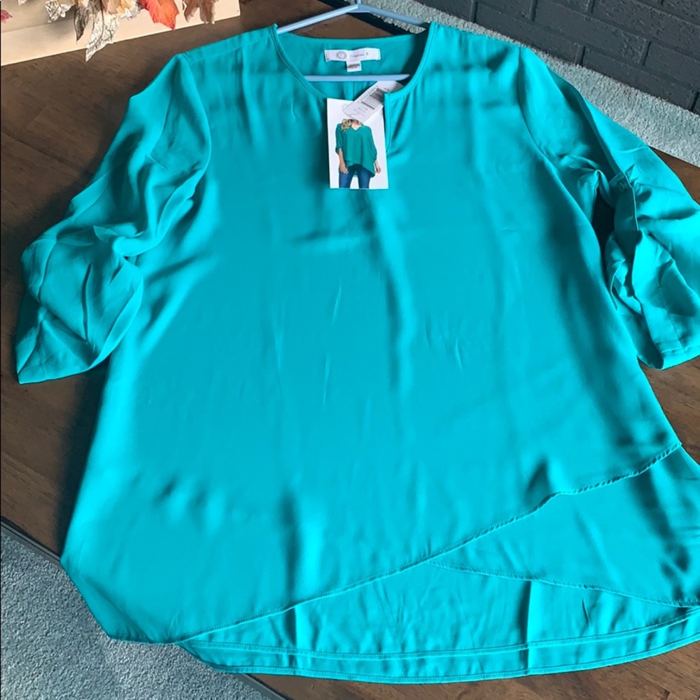 New with tag Beautiful Flowey dress shirt